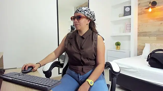 alma fenix online show from October 8, 12:31 pm