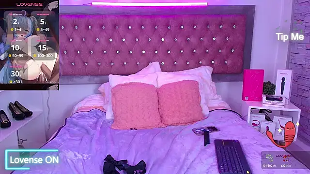 EmmaWilder online show from September 22, 9:35 pm