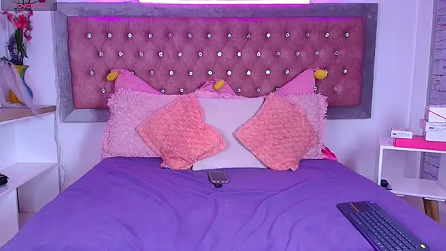 EmmaWilder online show from September 13, 8:50 pm