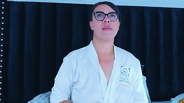 hotlatinateacher online show from March 4, 6:47 pm