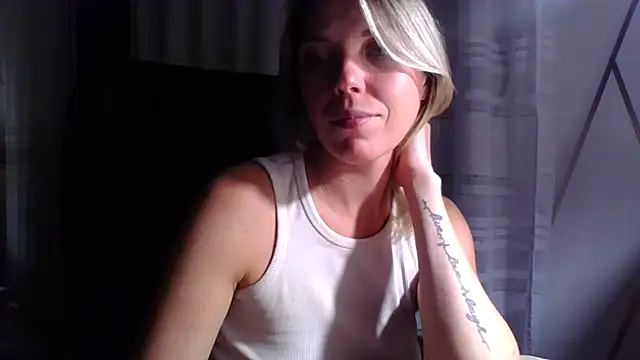 Snapshot of VelvetLove287 chatting on October 19, 8:22 pm VelvetLove287 online show from October 19, 8:22 pm