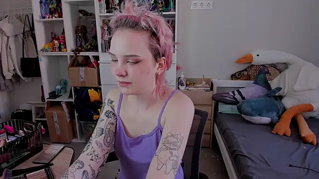 School Love online show from February 11, 7:10 am