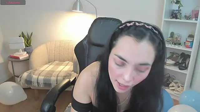  BellaEvans  online show from April 9, 6:19 am