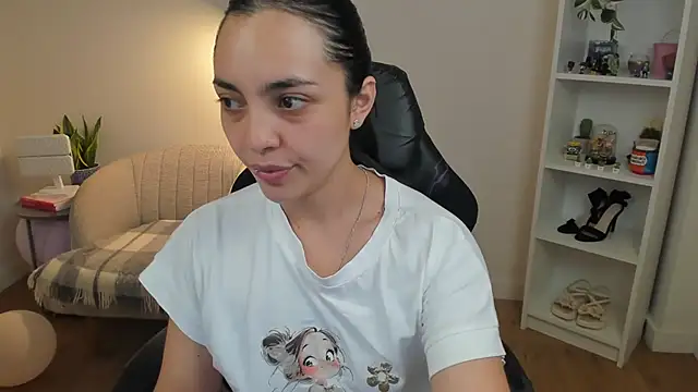  BellaEvans  online show from April 20, 4:37 am