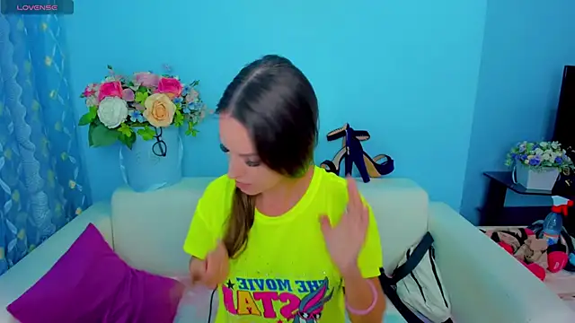 LindaaLu online show from June 10, 2:55 am