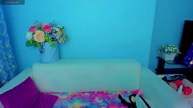 LindaaLu online show from August 3, 6:06 am