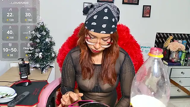 RoxaneEvans  online show from December 5, 9:27 pm