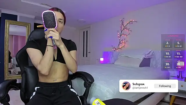 charolbruce 1 online show from December 2, 12:18 pm