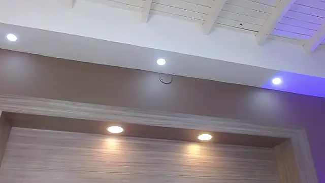 AbigailWilliams  online show from April 20, 11:35 am