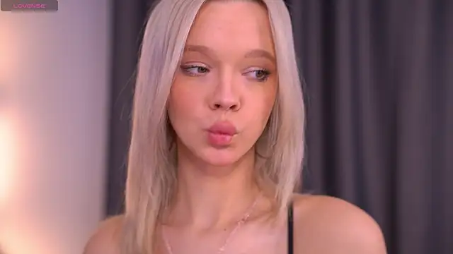  AlinaBailey online show from April 23, 8:11 am