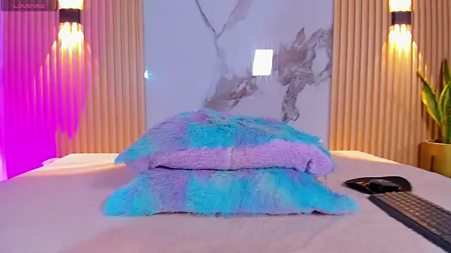 valentina lux online show from September 24, 3:49 am