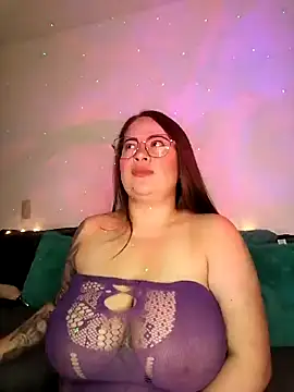 soofy   online show from April 21, 5:25 am