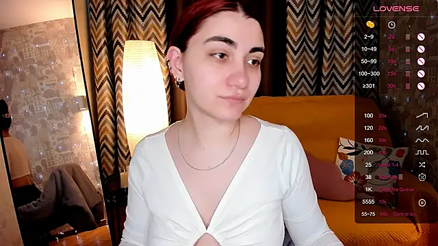 hannacheekss  online show from April 27, 2:08 am