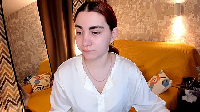 hannacheekss  online show from June 5, 2:15 am