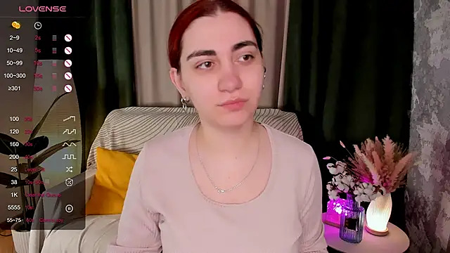 hannacheekss  online show from April 24, 2:03 am