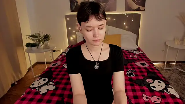 Emily Strikeee online show from April 26, 1:25 am