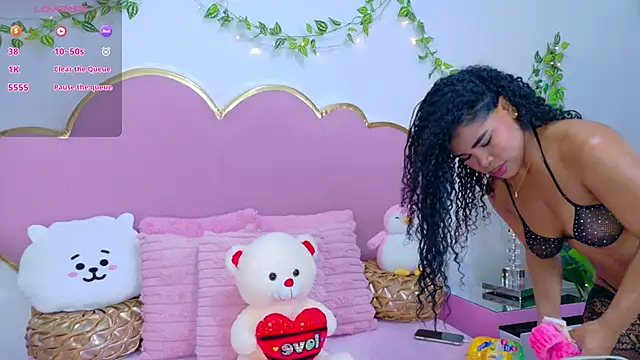 NahiaraReina online show from November 6, 1:39 pm