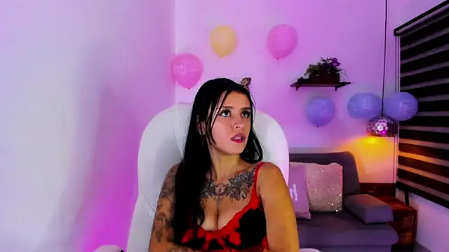 Snapshot of yenny_garcia chatting on October 9, 6:34 pm yenny garcia online show from October 9, 6:34 pm