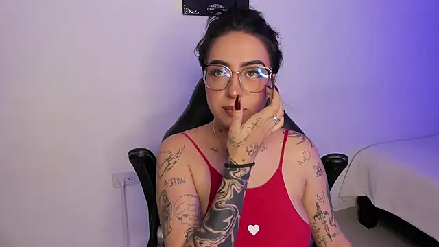 Snapshot of AnnikaMerliahh_ chatting on September 17, 4:32 am AnnikaMerliahh online show from September 17, 4:32 am