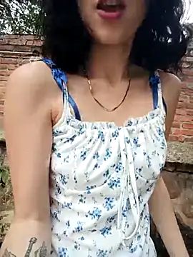 sweet outdoor charm online show from March 25, 7:50 pm