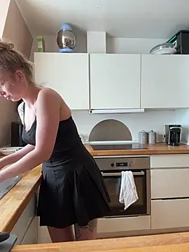 Hr Fru Olsen online show from April 1, 9:10 am