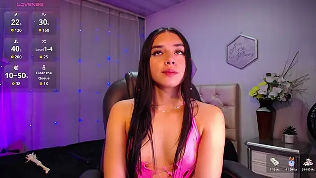 Snapshot of Kylie_golden chatting on October 19, 12:29 pm Kylie golden online show from October 19, 12:29 pm