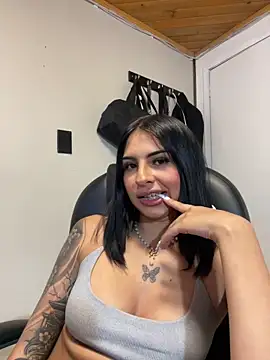 Snapshot of Hilary_pinkk chatting on October 9, 3:43 am Hilary pinkk online show from October 9, 3:43 am
