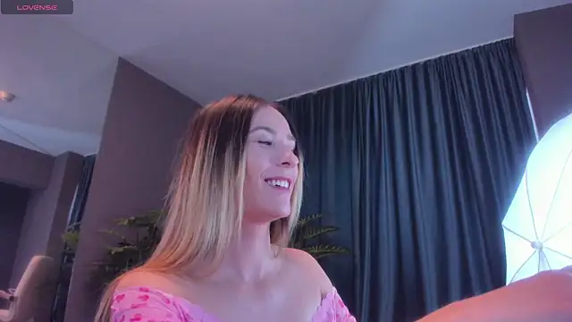 LaurynCopper online show from February 20, 7:10 am