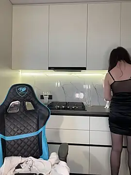 CurlyLara online show from April 25, 8:39 am