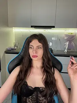 CurlyLara online show from April 25, 1:41 pm