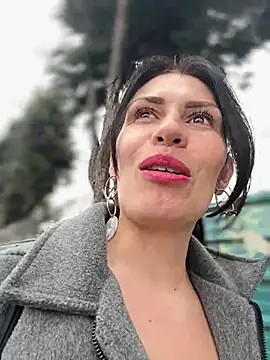 Alysson-- online show from April 25, 2:14 pm