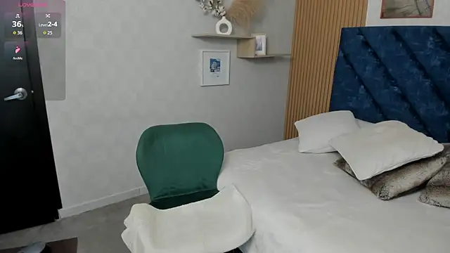 Charlotte Mayer online show from April 25, 1:41 pm