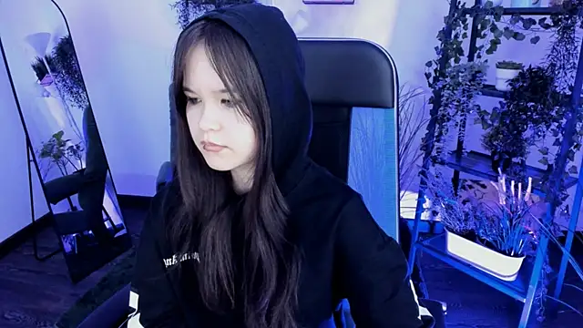 Elainebeness online show from April 25, 7:33 pm