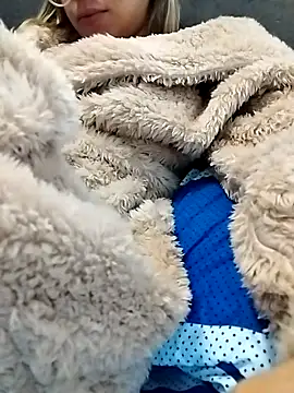 fofinhaa12 online show from October 25, 1:41 pm