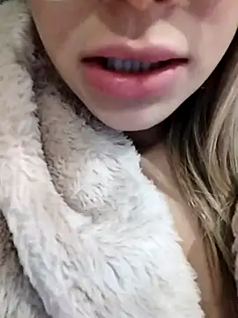 fofinhaa12 online show from October 5, 1:27 pm