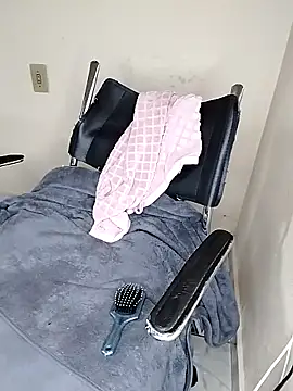 fofinhaa12 online show from April 25, 1:41 pm