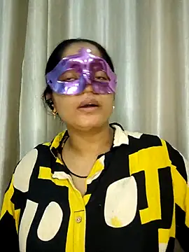 Snapshot of big_tits-queen chatting on October 7, 4:39 am big tits-queen online show from October 7, 4:39 am