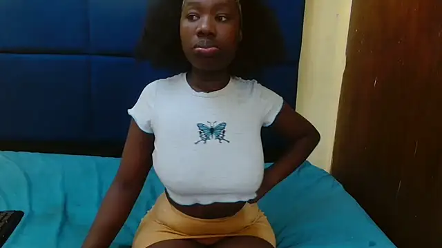 Snapshot of MilkyTitties chatting on September 22, 8:18 pm MilkyTitties online show from September 22, 8:18 pm