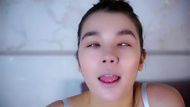 VeronaAppleberry online show from December 21, 1:32 am