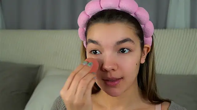 VeronaAppleberry online show from October 22, 11:37 am