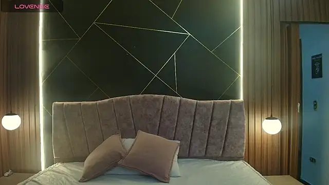 NatashaMason  online show from April 11, 7:28 pm