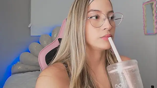 Issabela G1 online show from March 28, 3:28 am