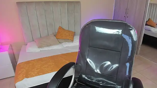 Charlotte Olsen  online show from April 21, 7:32 pm