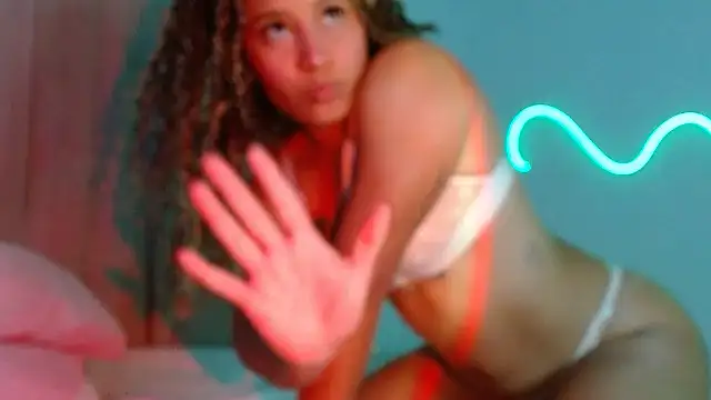 Luna  Pink  online show from April 22, 10:40 pm