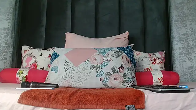 Lucy Blacksilk online show from November 19, 9:15 pm