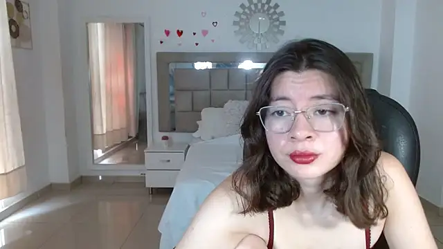 Snapshot of zoecruzz chatting on September 16, 2:14 pm zoecruzz online show from September 16, 2:14 pm