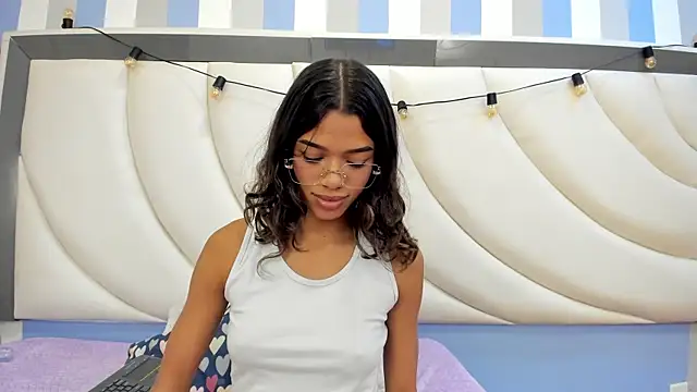 BritneyCollins online show from April 30, 5:40 pm