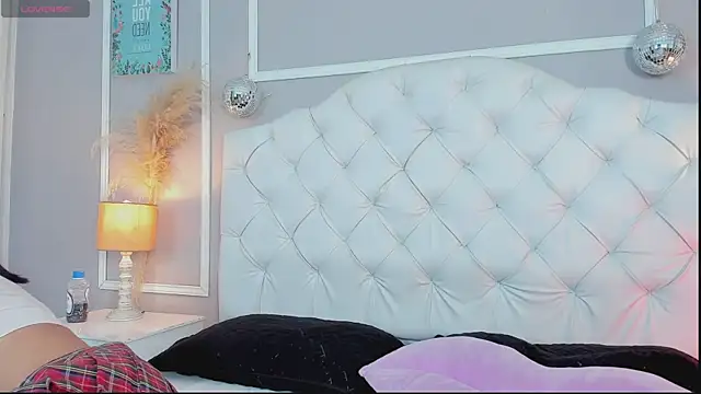 Snapshot of serena_jeyms chatting on October 17, 8:01 pm serena jeyms online show from October 17, 8:01 pm