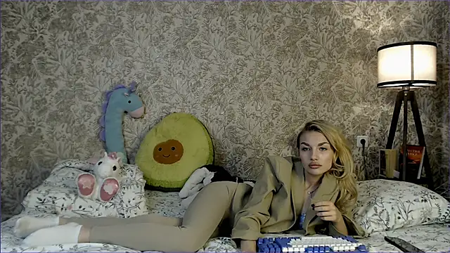 Snapshot of Ella_Milla chatting on September 24, 11:53 am Ella Milla online show from September 24, 11:53 am