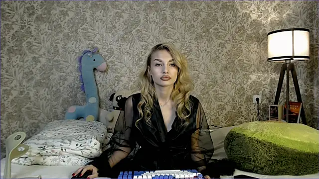 Snapshot of Ella_Milla chatting on September 18, 11:20 am Ella Milla online show from September 18, 11:20 am
